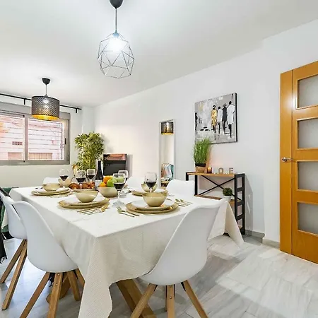 Bajo Urbano Boutique En Carlos Haya Con Terraza Y Parking Malaga