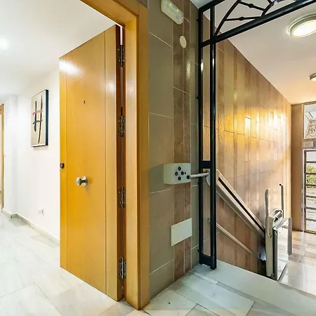 Bajo Urbano Boutique En Carlos Haya Con Terraza Y Parking Apartment *